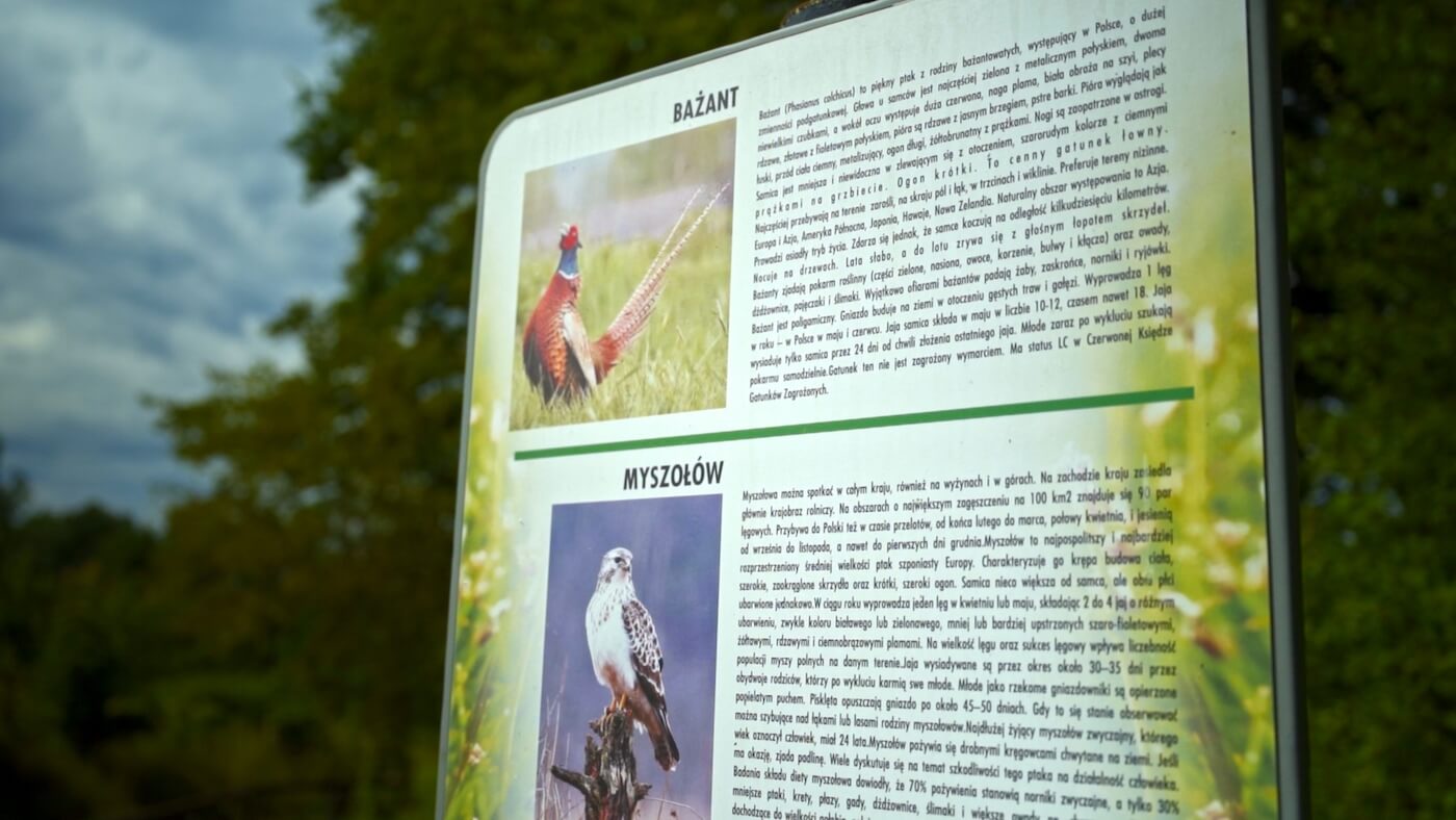 CEE Żywiec-Moszczanica - tablica informacyjna z informacjami o ptakach